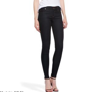 Jane Jeans Medium Rise Skinny Blue Jeans. Size 6. P377/A67